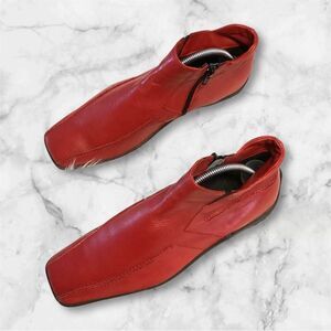 Ingledew’s Vintage Soft Italian Leather Booties in Red 41/ US8